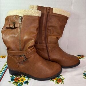 A MTL 1980 Women's Brown Faux Leather with Sherpa Cuffs sz 8WW
